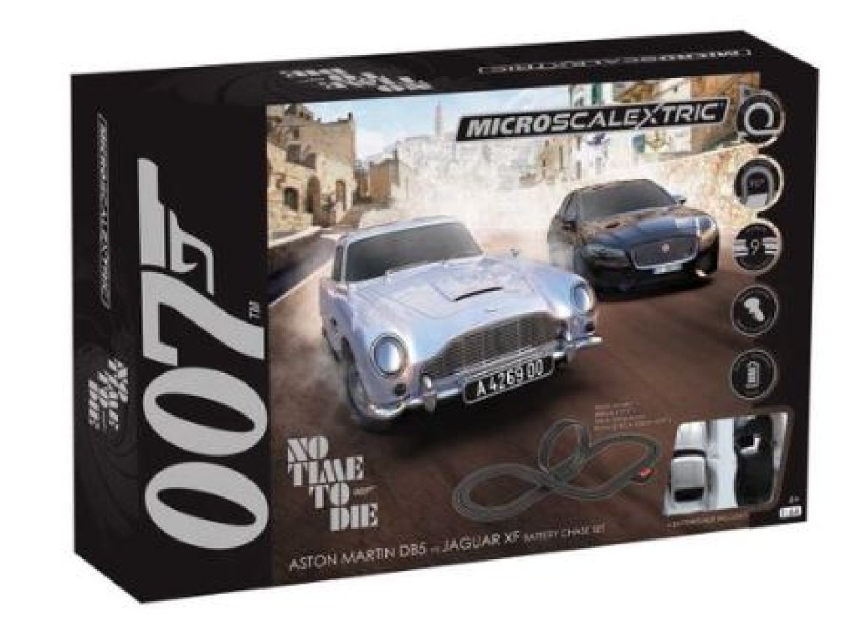 Scalextric 007 Aston Martin DB5 vs Aston Martin v8 C1447M ArgosyToys